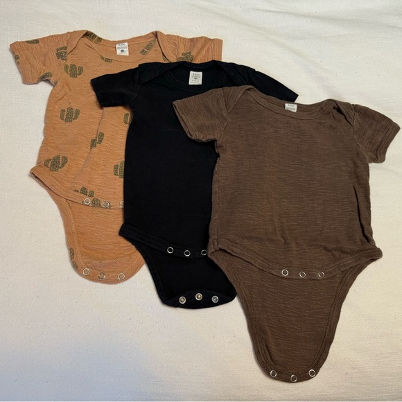 Kate Quinn | Bundle of 3 Short Sleeve Lap Neck Bodysuits | 6-12 months - Picture 1 of 8